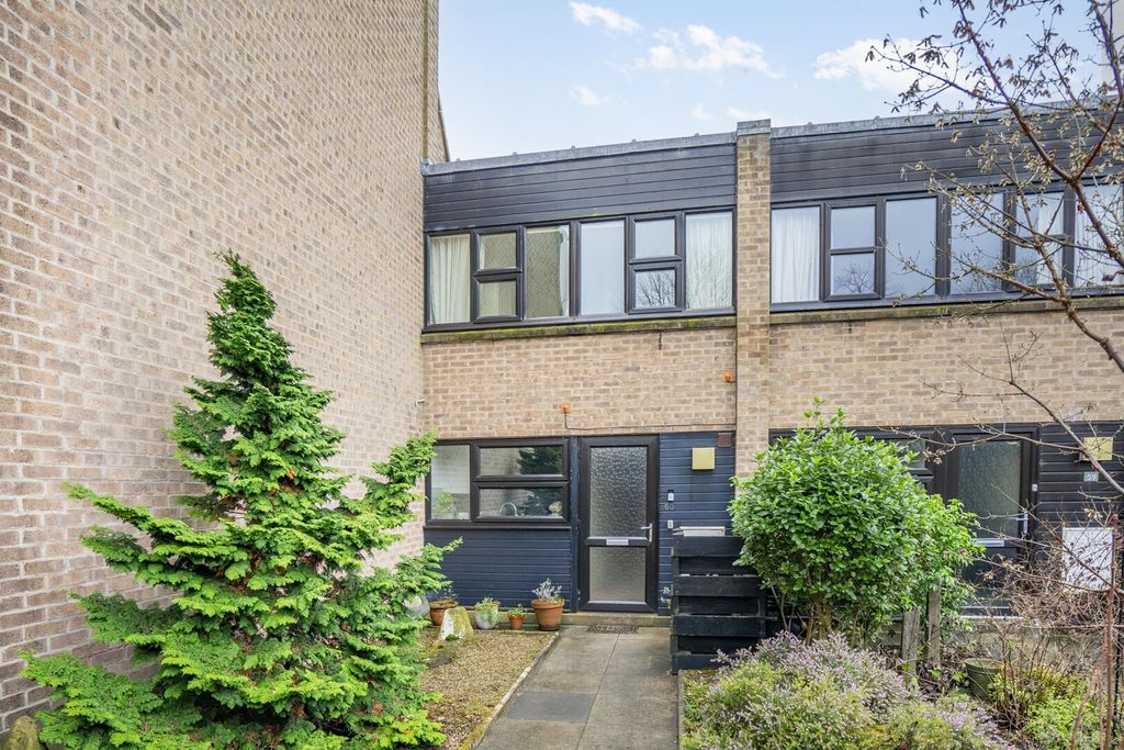 Property photo 1 of 18 Front (Exterior)