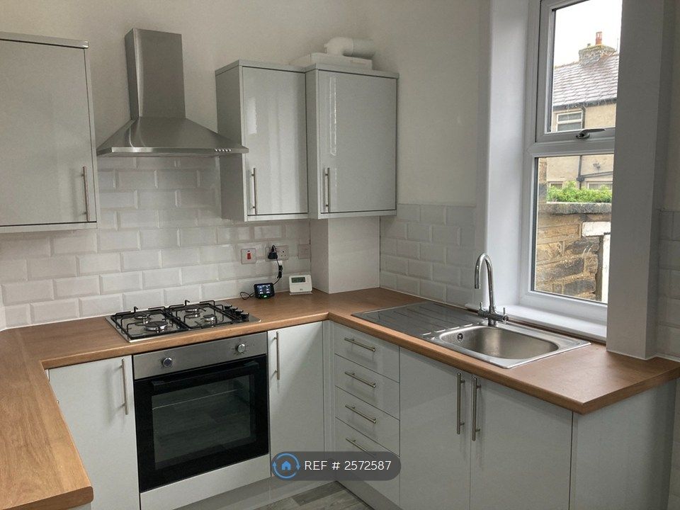 Property photo 1 of 8 Kitchen