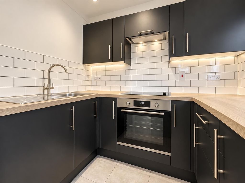 Property photo 1 of 5 Kitchen