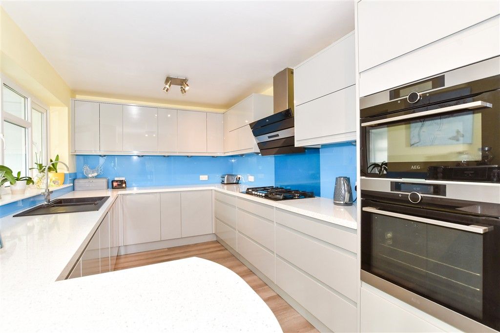 Property photo 2 of 19 Kitchen