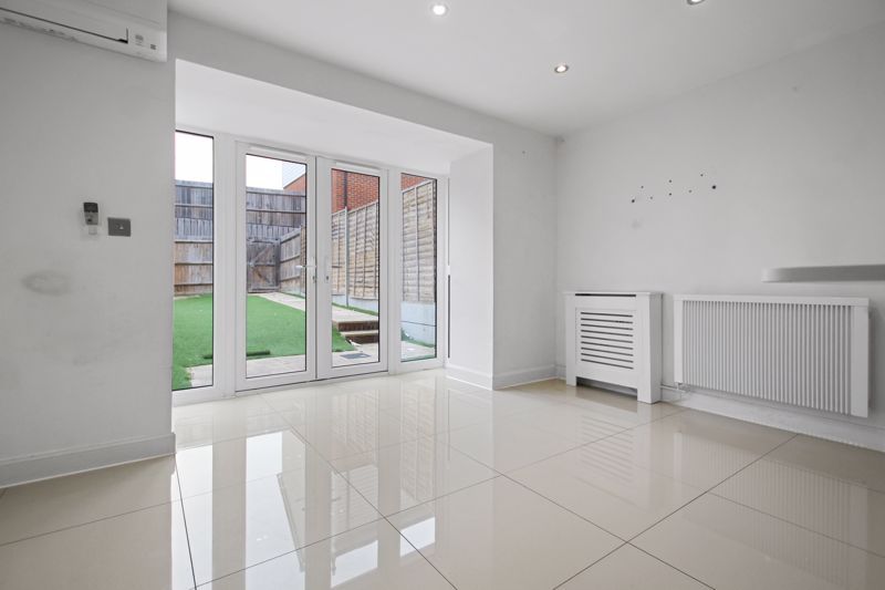 Property photo 3 of 15 Photo 16