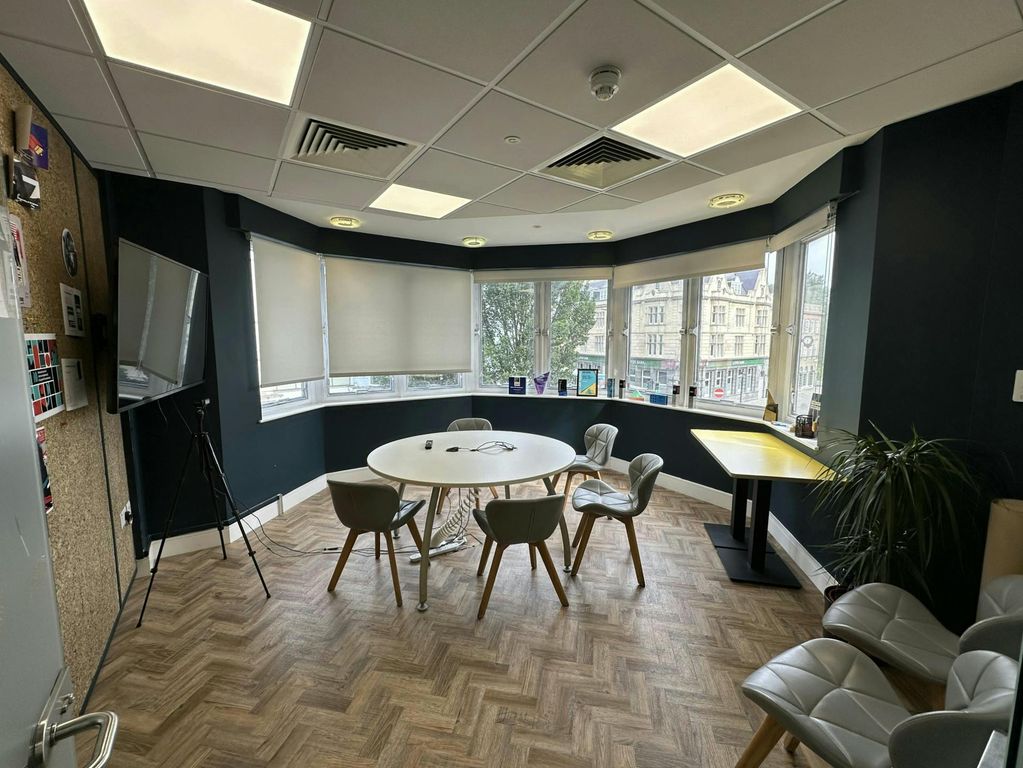Property photo 3 of 5 Castle Square