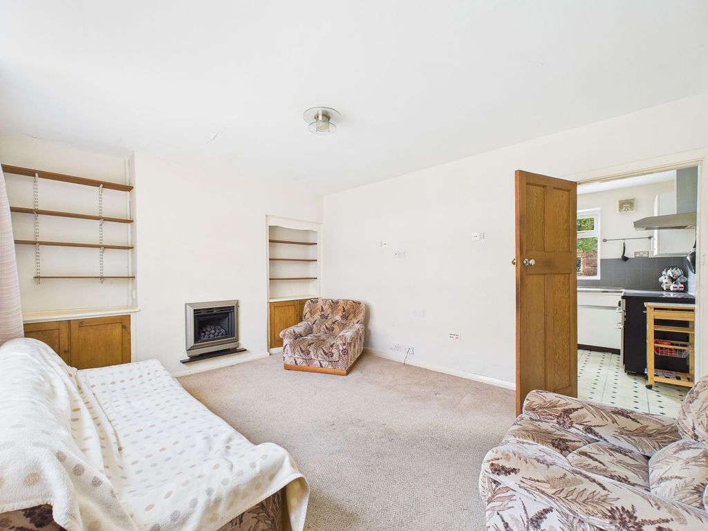 Property photo 2 of 12 Lounge