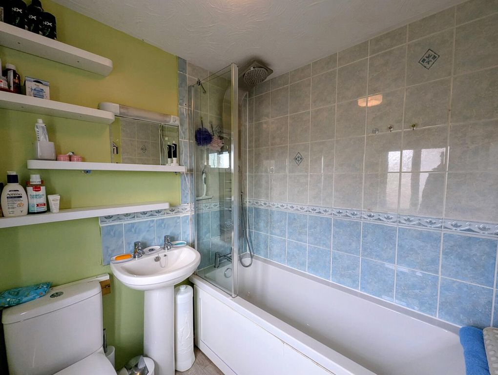 Property photo 3 of 15 Bathroom