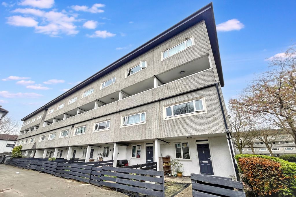 Property photo 1 of 17 49 Raccoon Way, Hounslow, Middlesex, Tw4 7Pl