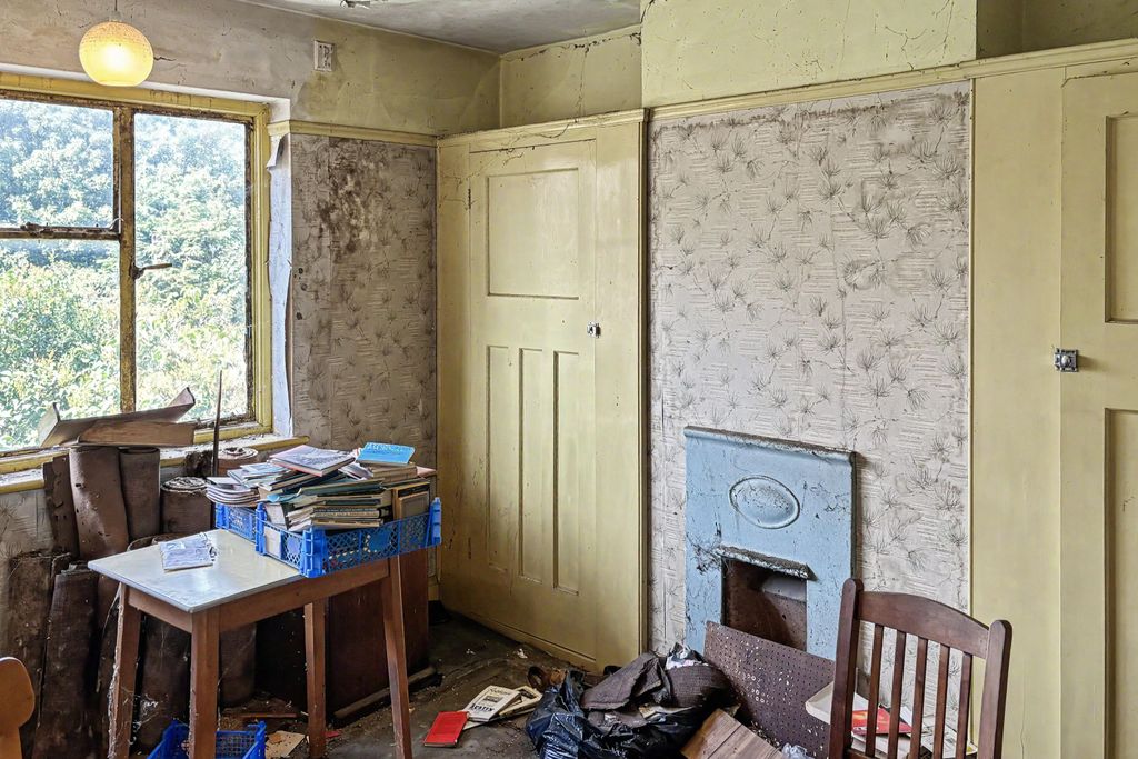 Property photo 3 of 11 31 Rookery View, Grays, Essex, Rm17 6As