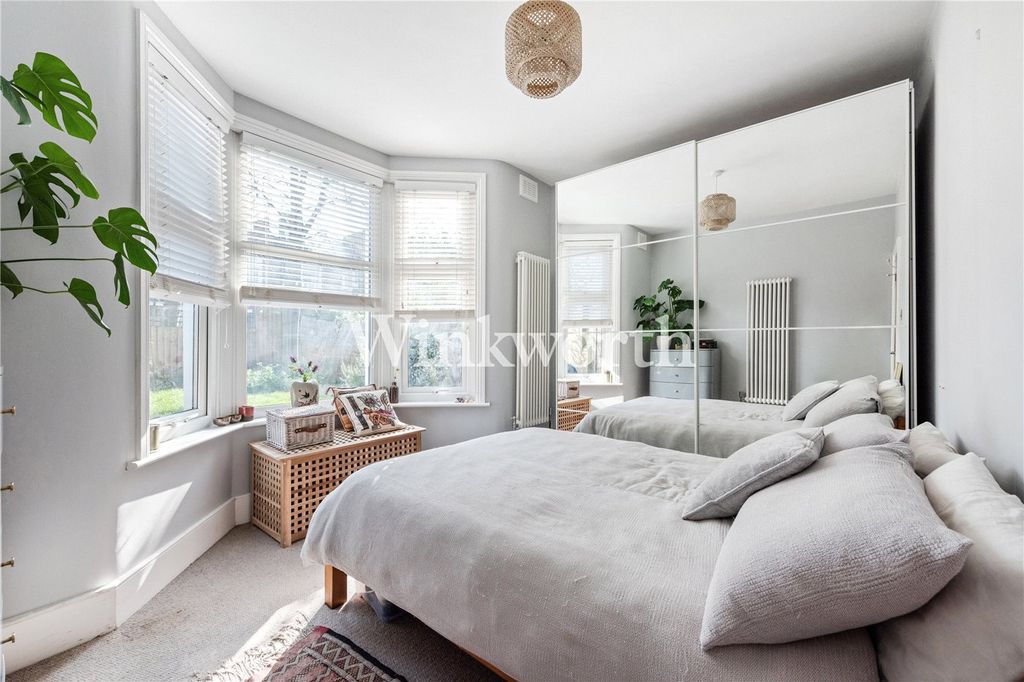 Property photo 2 of 18 Picture No. 30