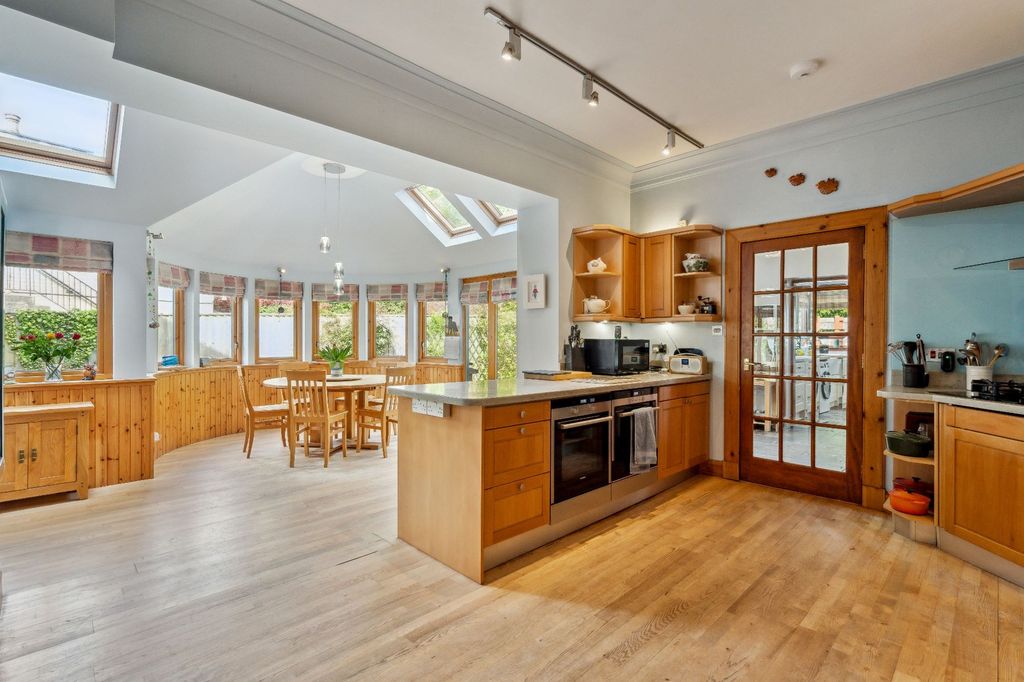 Property photo 2 of 43