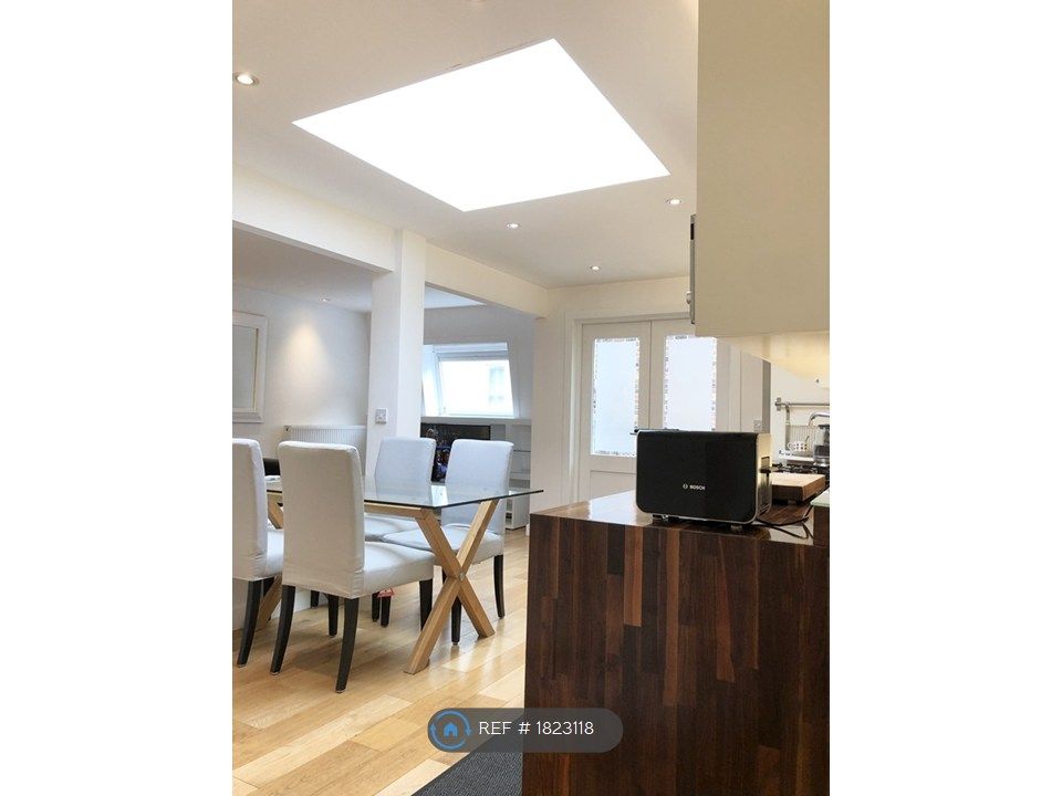 Property photo 2 of 10 Dining Kitchen