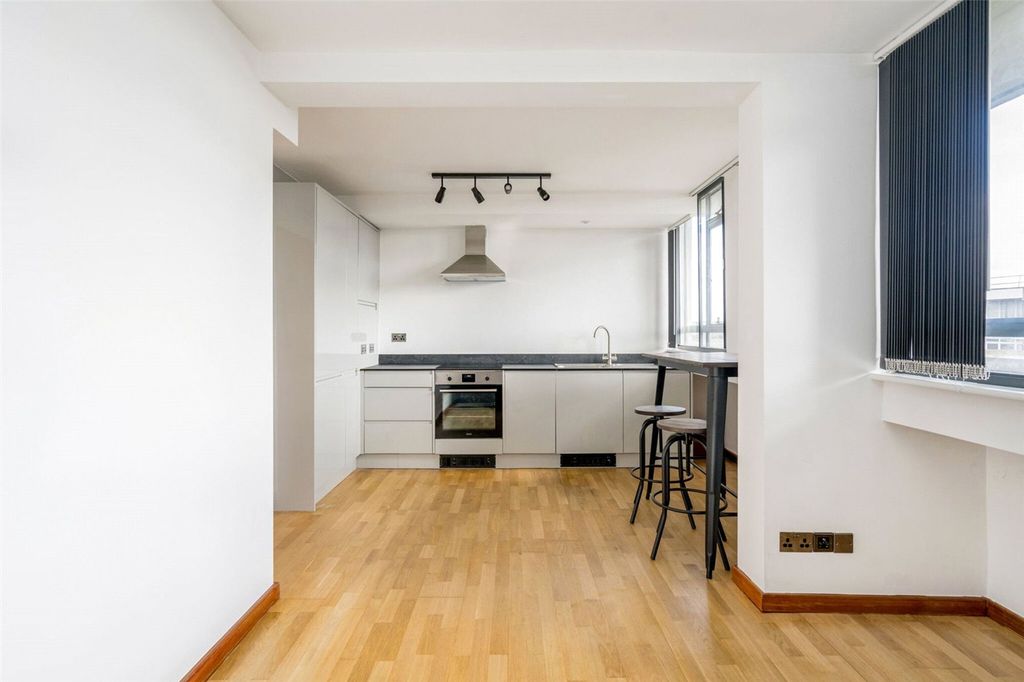 Property photo 2 of 12 Keeling House E2