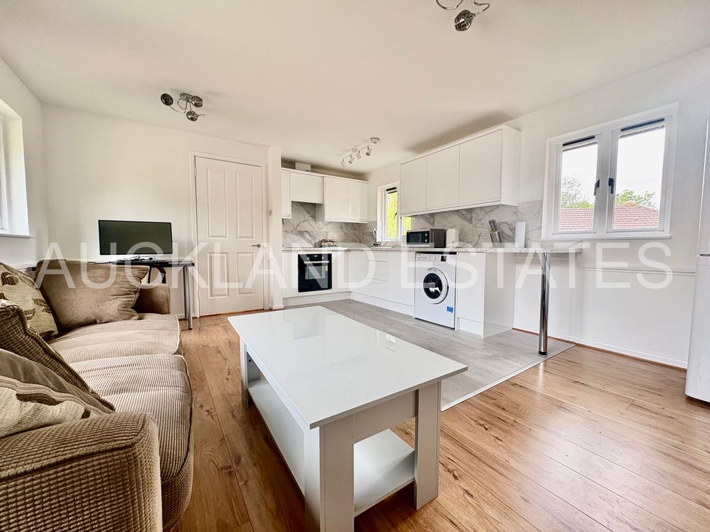 Property photo 2 of 10 Image00007 (4)