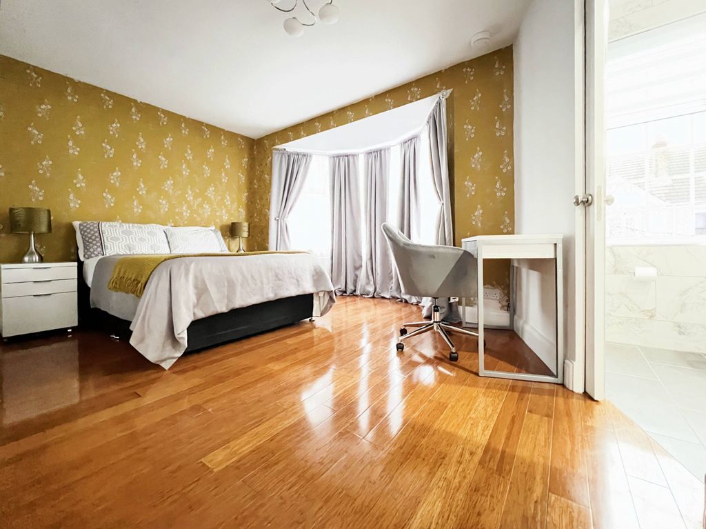 Property photo 3 of 7 Gallery