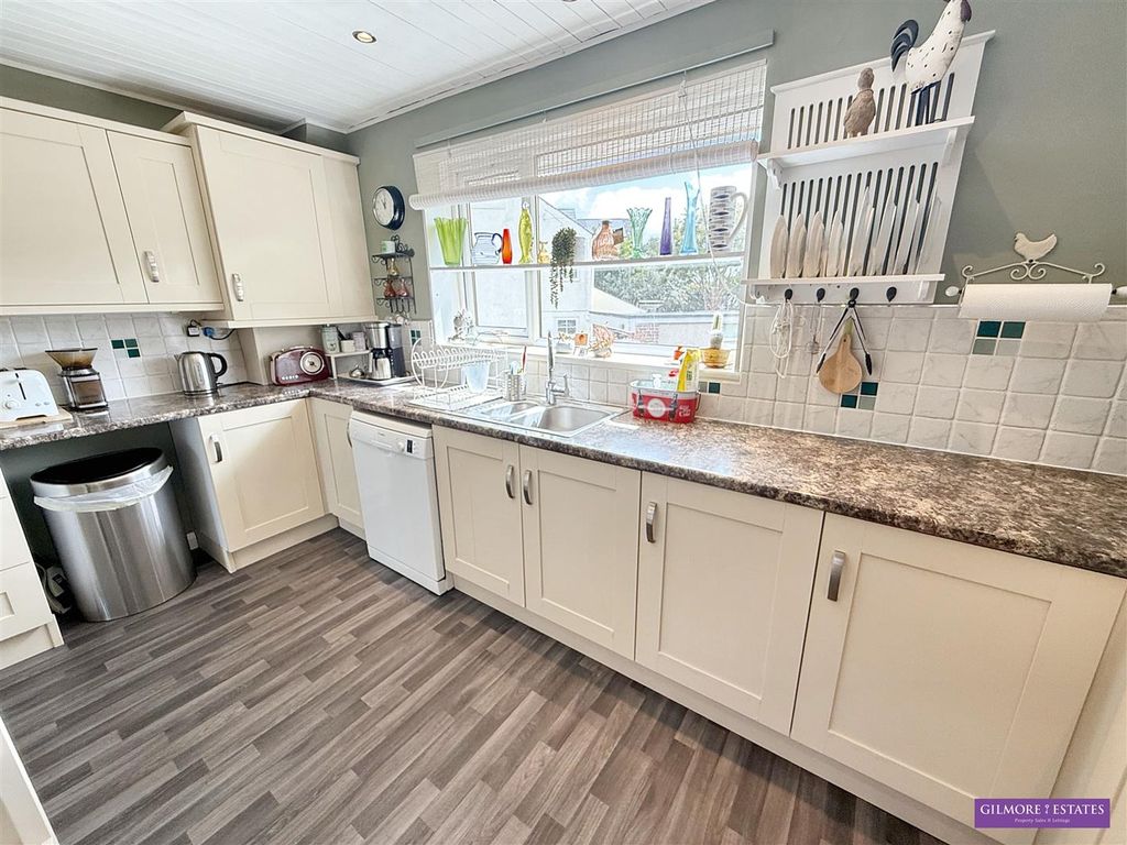 Property photo 3 of 27 Kitchen