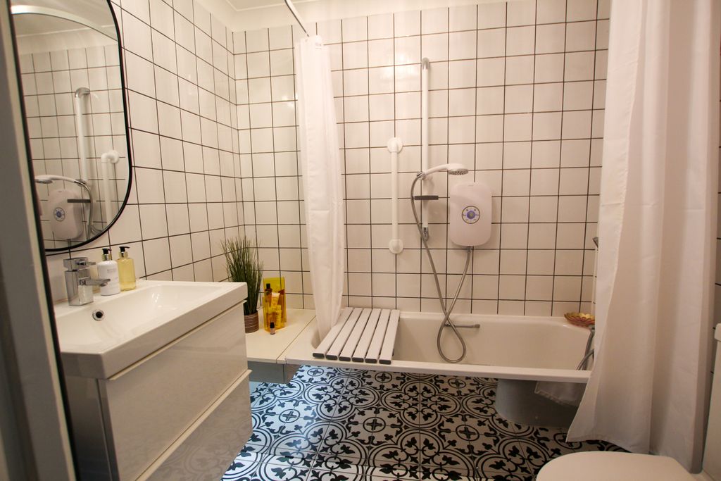 Property photo 3 of 14 Refitted Bathroom.