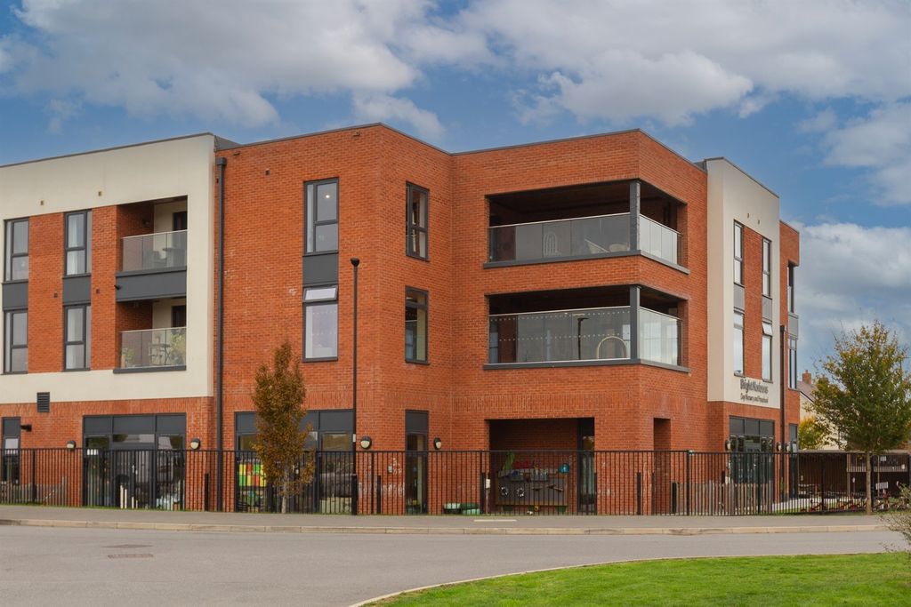 Property photo 2 of 18