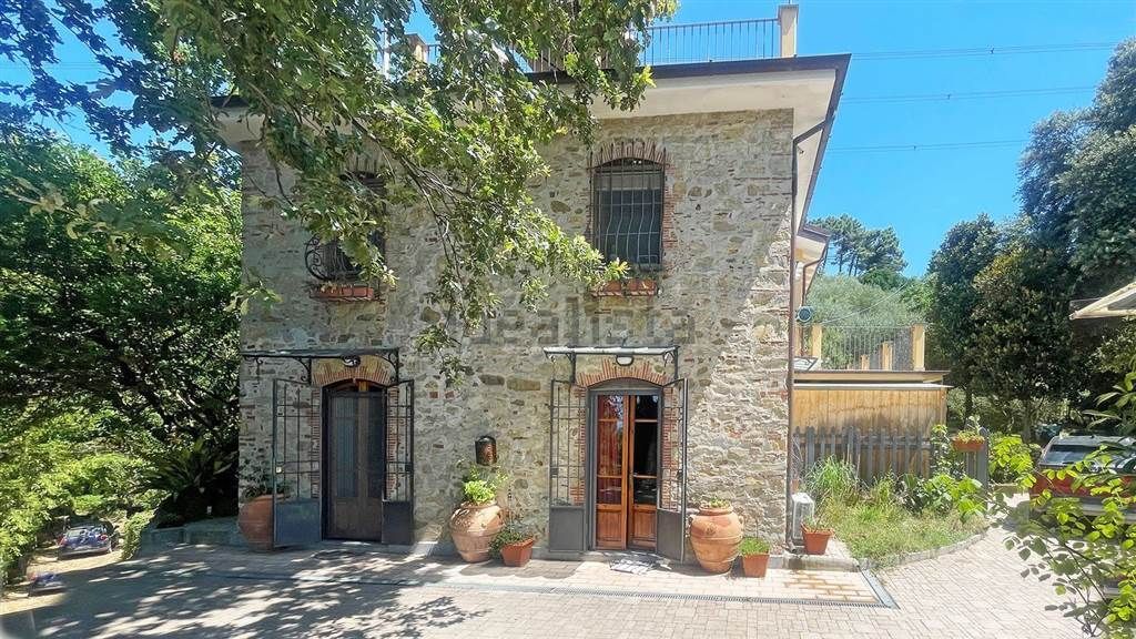 Property photo 2 of 29