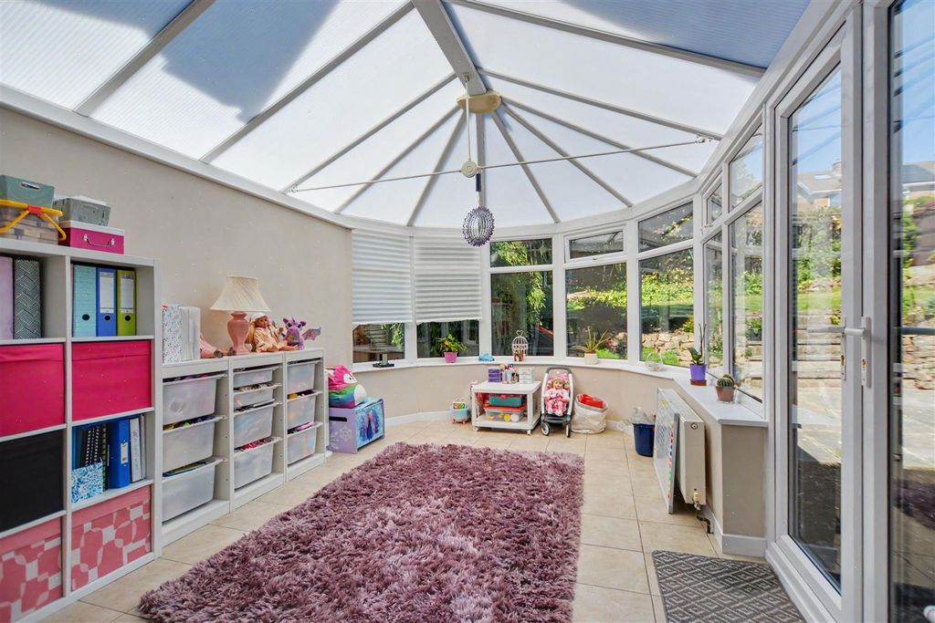Property photo 3 of 27 Conservatory