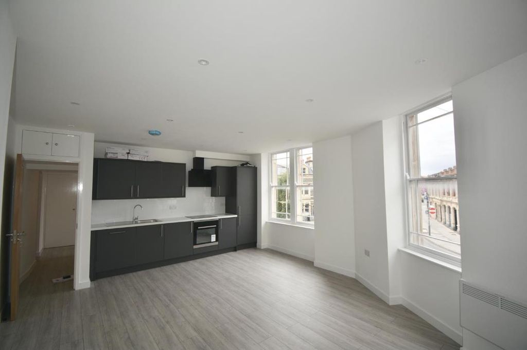 Property photo 2 of 7 Kitchen