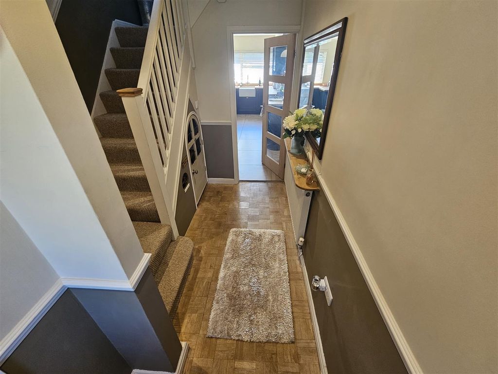 Property photo 2 of 28 Entrance Hall