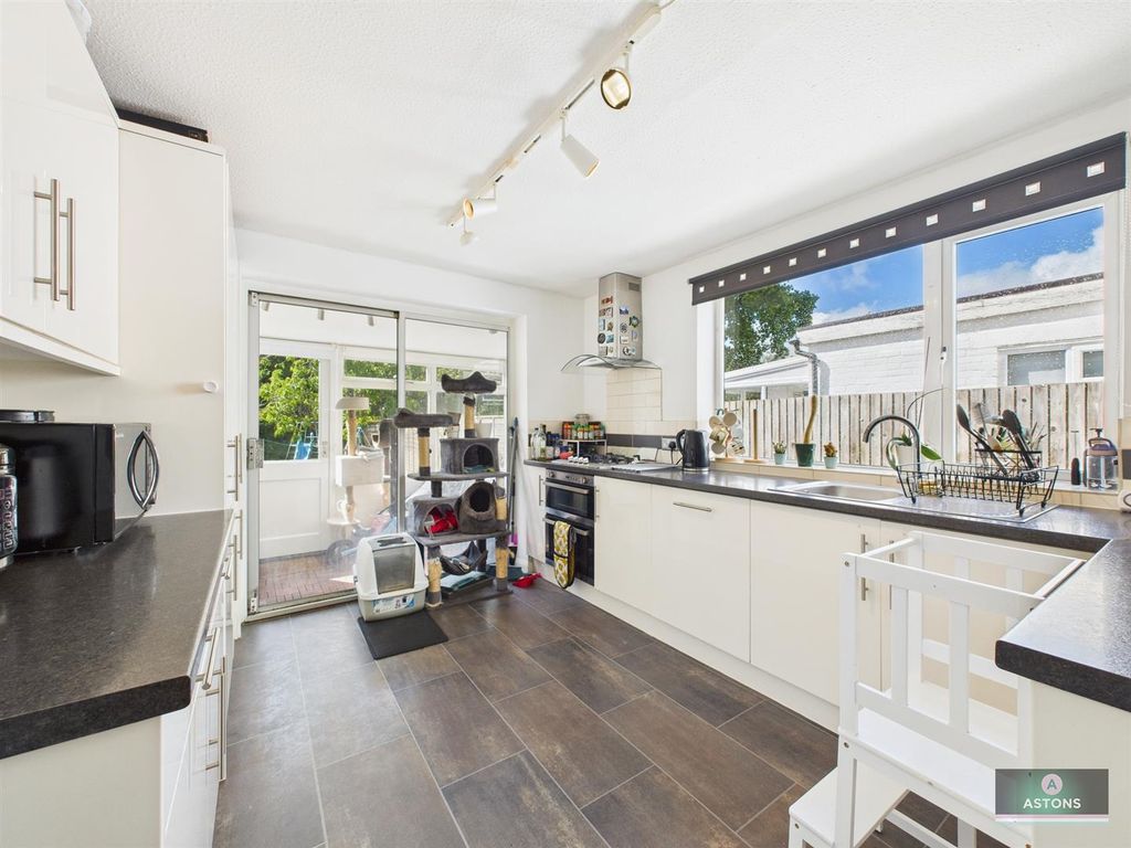 Property photo 3 of 13 Kitchen