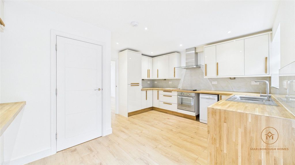 Property photo 3 of 17 Kitchen Diner