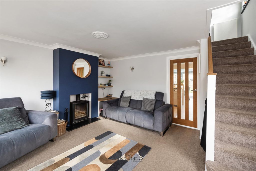 Property photo 2 of 16 92 Darwin Drive, Tn10 4Sd 002.Jpg