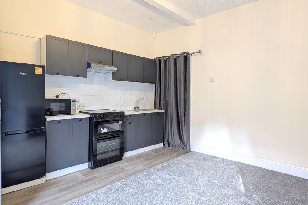 Property photo 1 of 11 Gathorne Street (7)