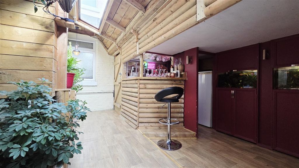 Property photo 3 of 27 Bar/ Entertaining Space