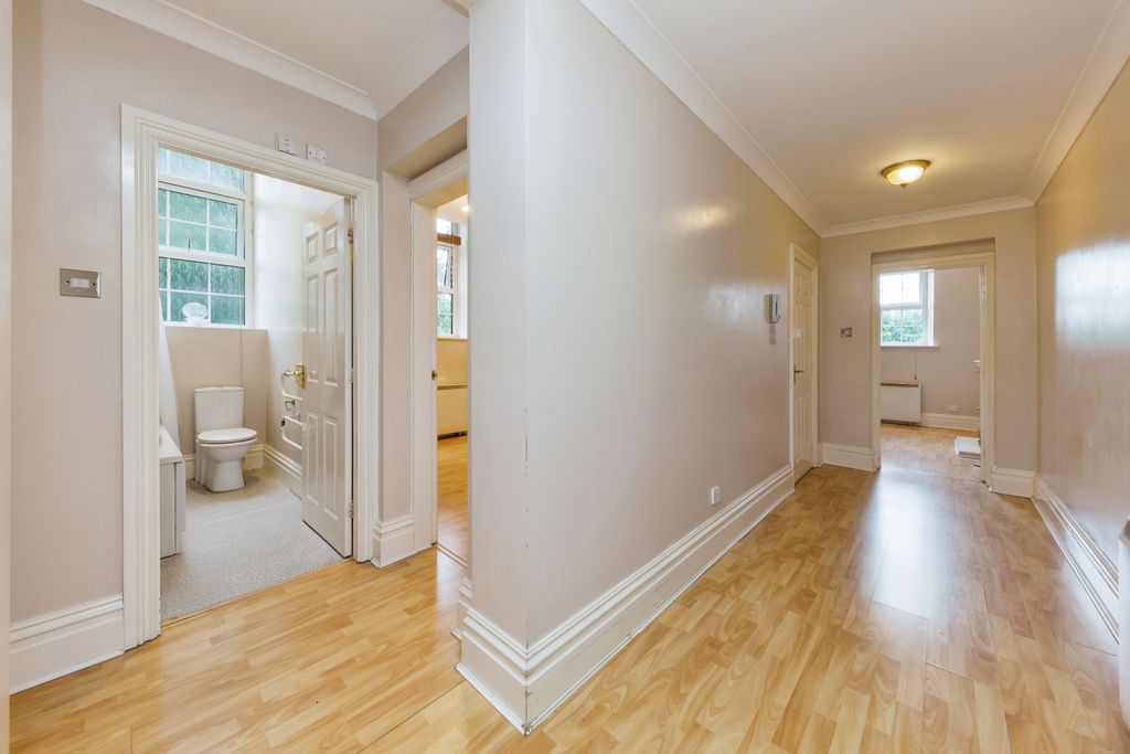Property photo 2 of 15 Entrance Hall