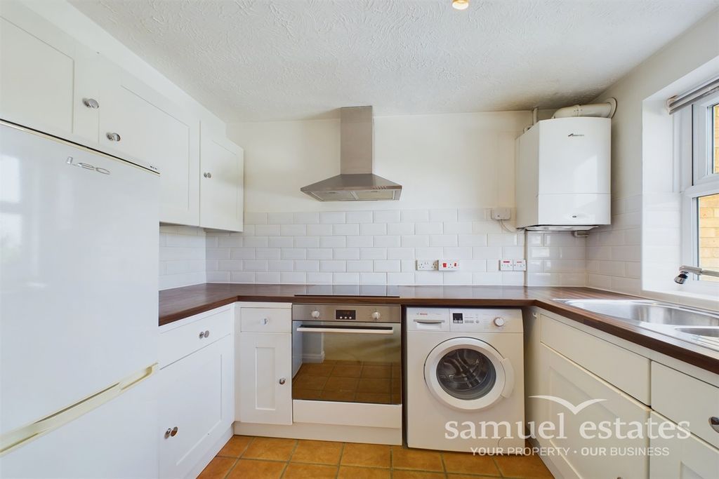 Property photo 2 of 8 Kitchen