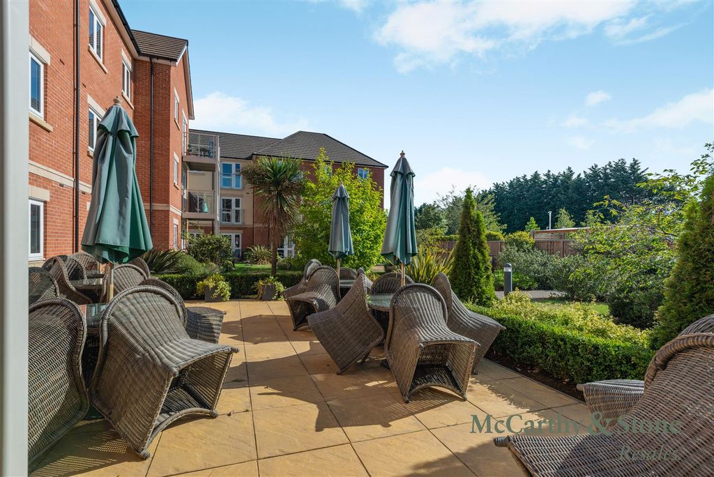 Property photo 1 of 21 8703237-Exterior03.Jpg
