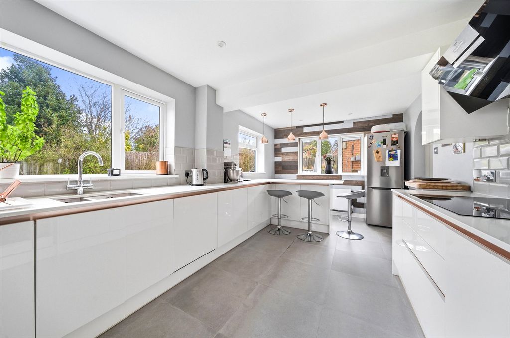 Property photo 2 of 24 Picture No. 11