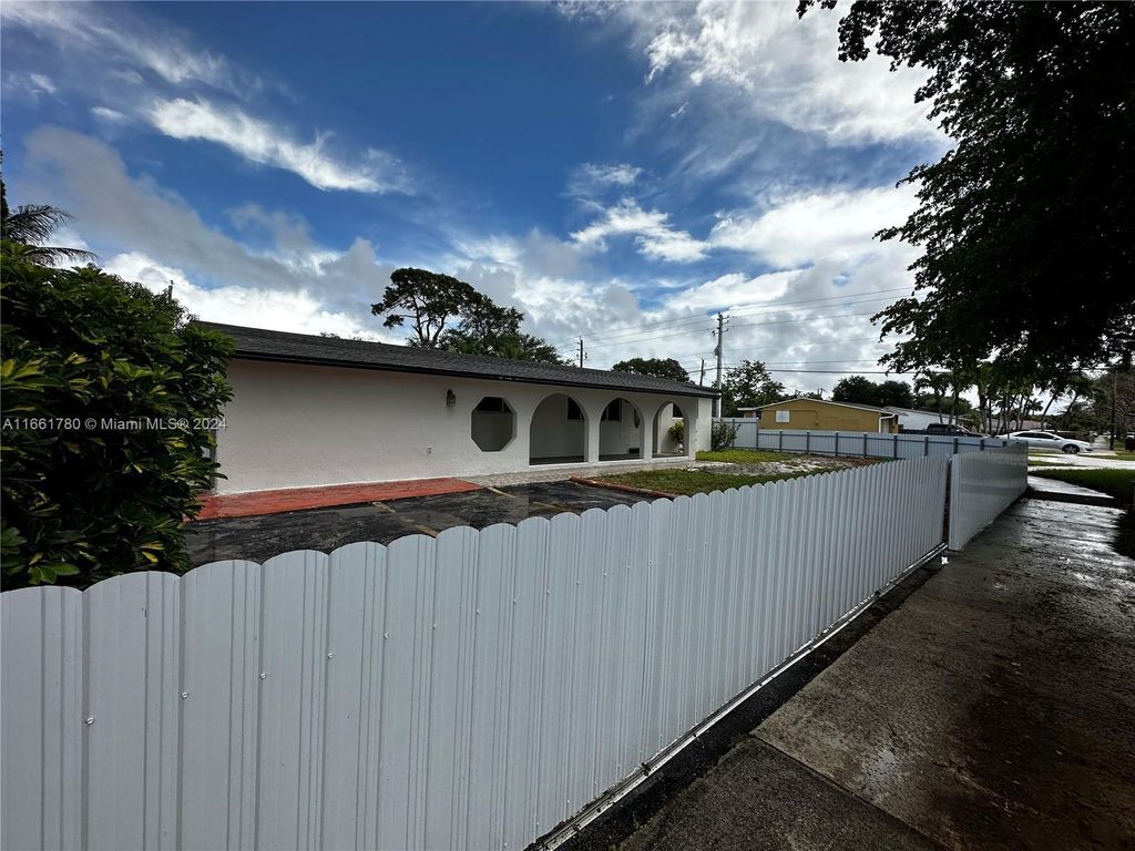 Property photo 3 of 19 <Alttext/>