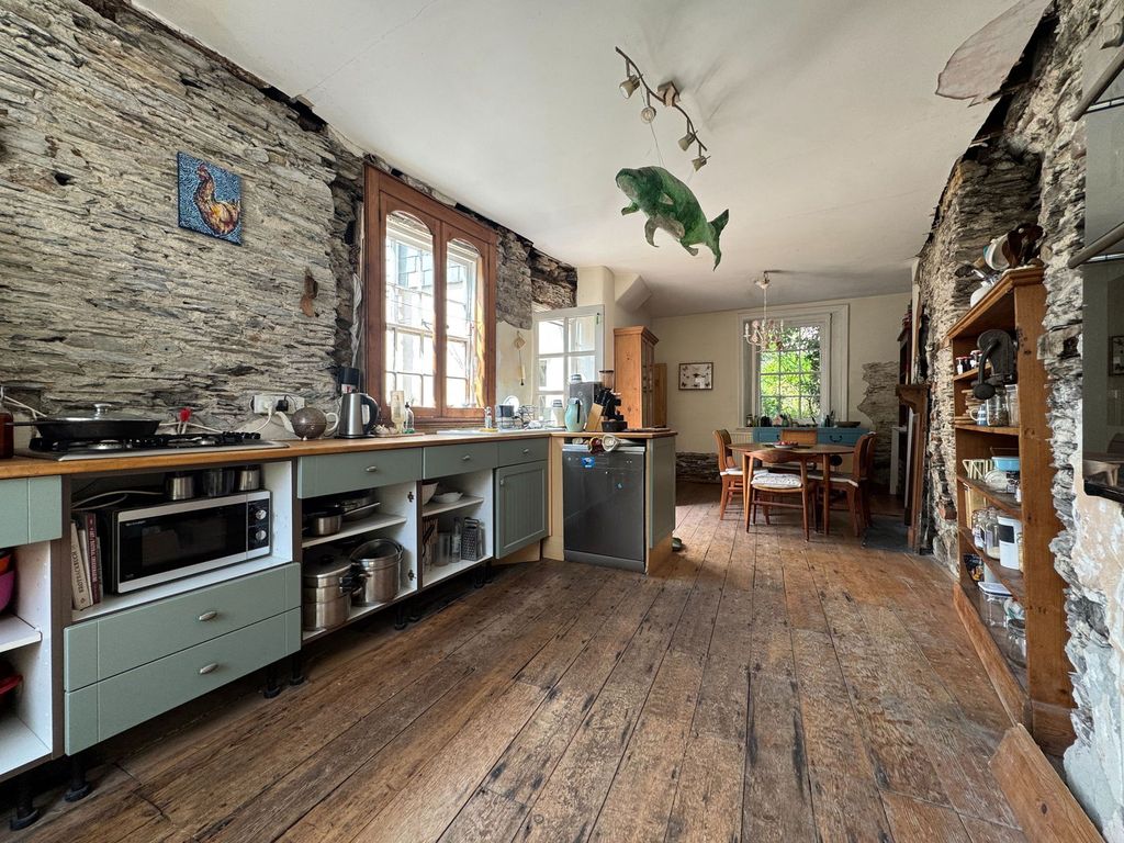 Property photo 2 of 24