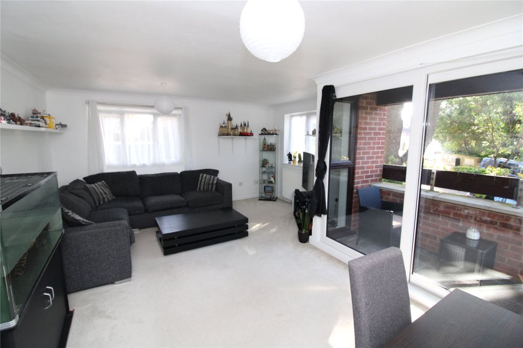 Property photo 3 of 13 Lounge