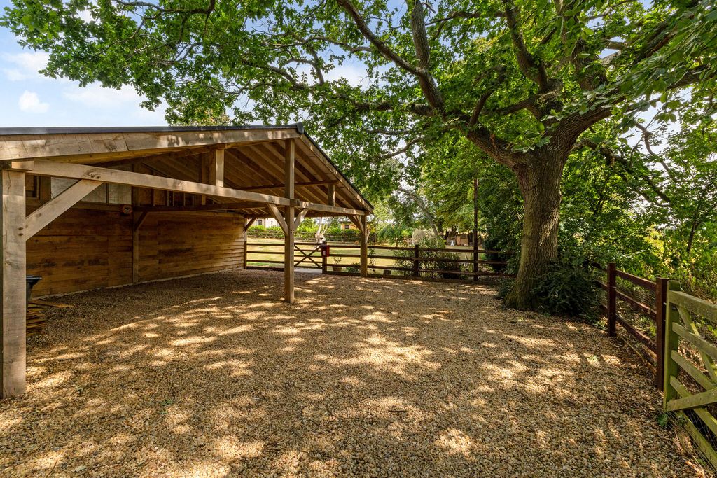 Property photo 2 of 21
