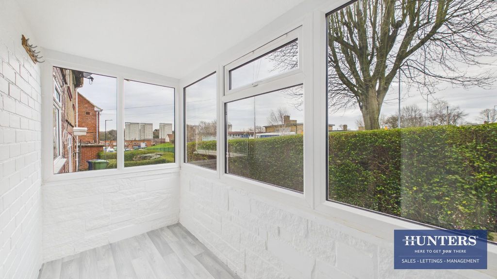 Property photo 2 of 19 Entry