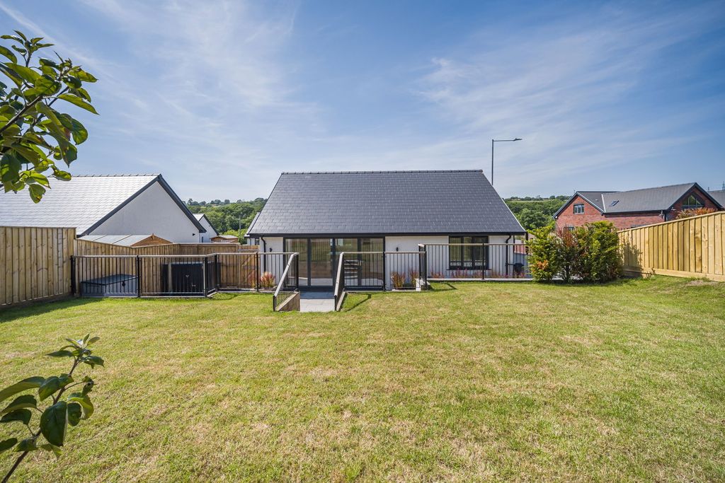 Property photo 3 of 34