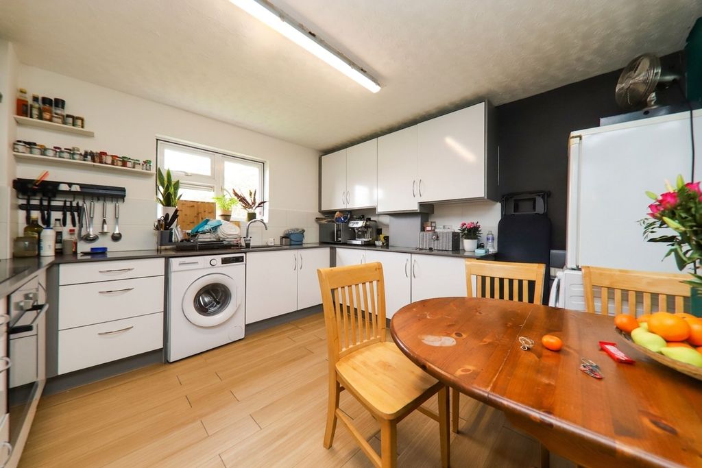 Property photo 3 of 8 Kitchen (E)