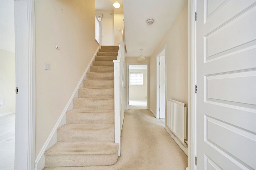 Property photo 2 of 21
