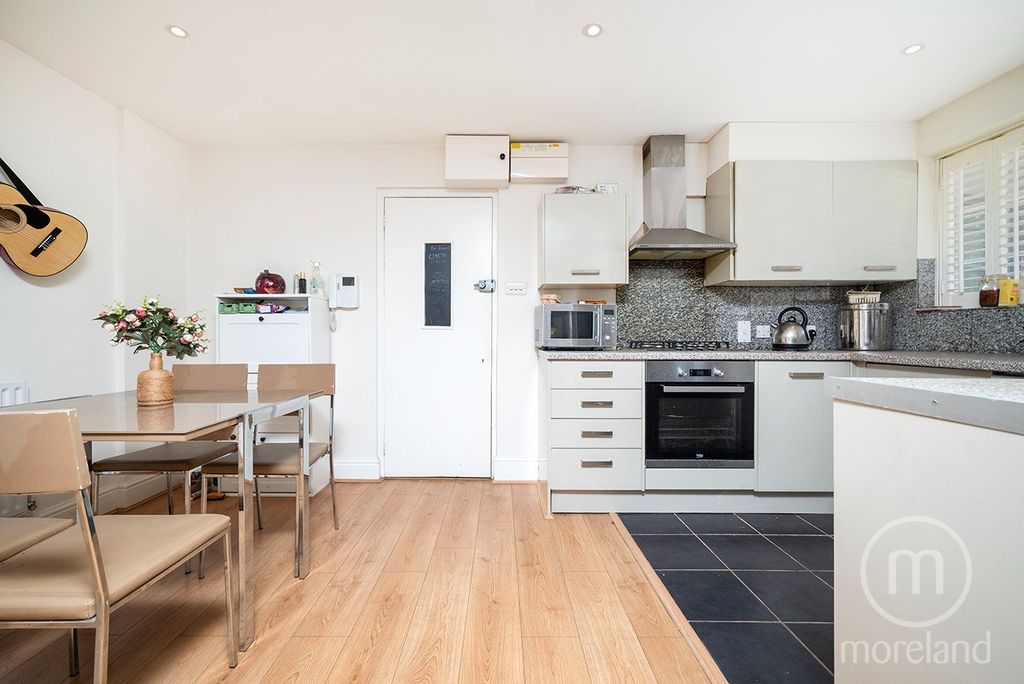 Property photo 3 of 9 4225784