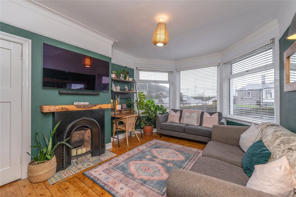 Property photo 2 of 24 Lounge