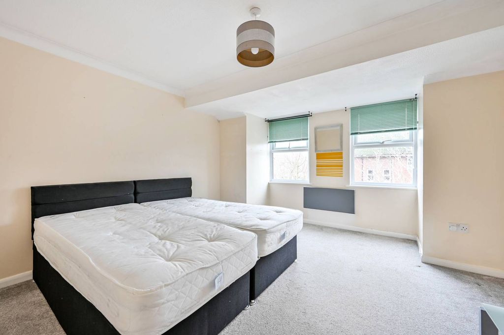 Property photo 3 of 5