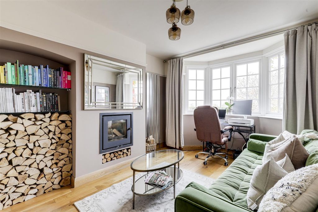 Property photo 2 of 33 302.Jpg