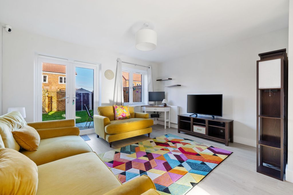 Property photo 2 of 21