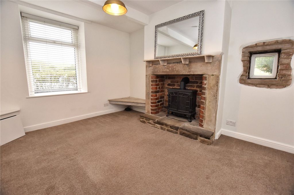 Property photo 3 of 21 Picture No. 12