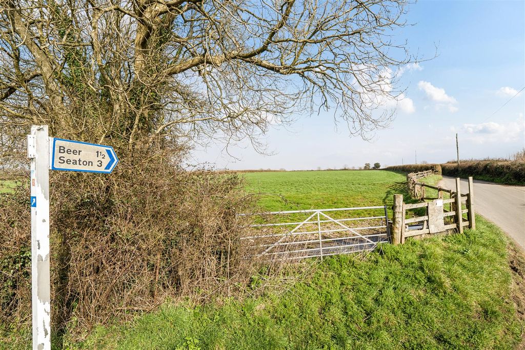 Property photo 3 of 6 1415097-28-699F4569Cf403.Jpg