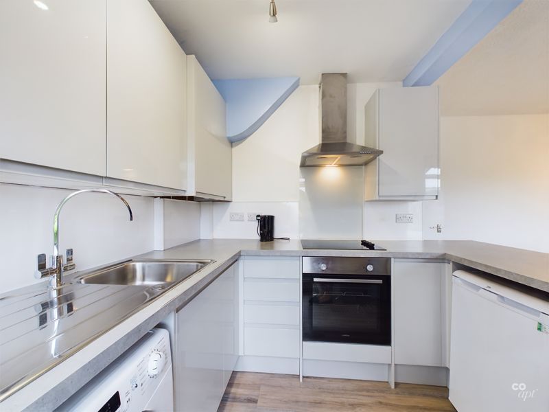 Property photo 3 of 9 Photo 8