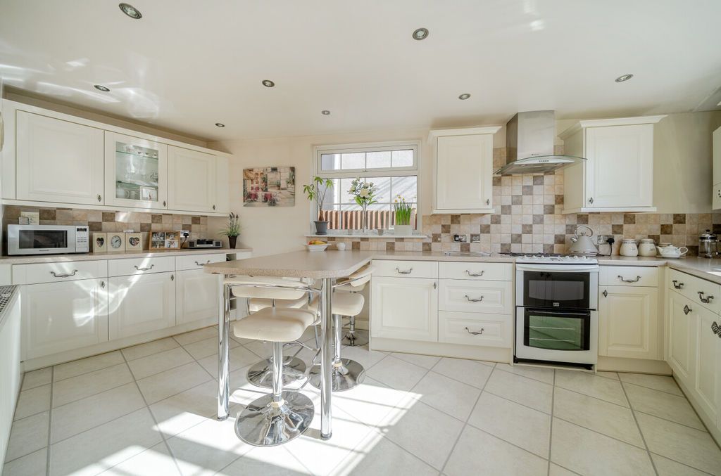 Property photo 3 of 23 Kitchen Diner Angle 1