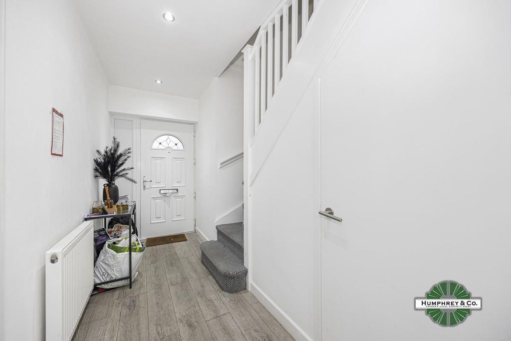 Property photo 3 of 8 5.Jpg